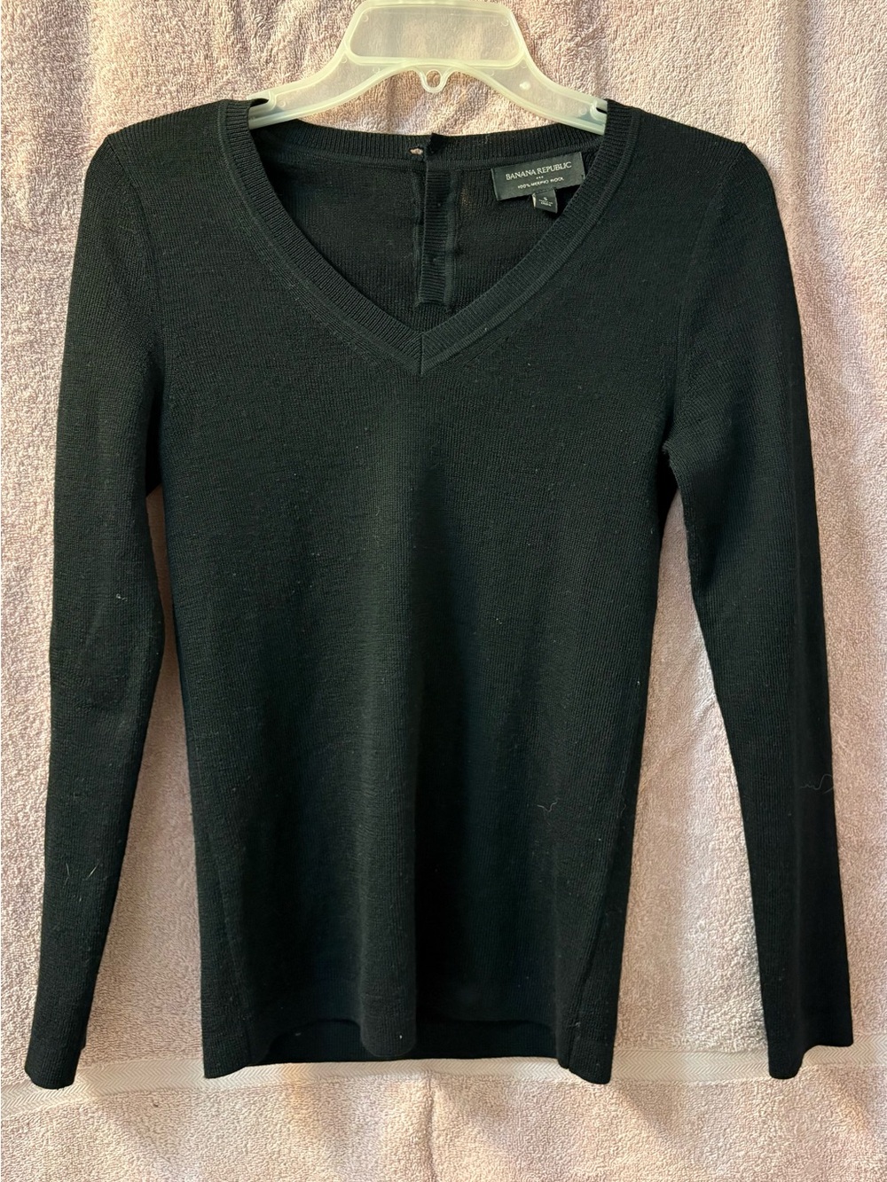 Banana Republic 100% Merino Wool V-Neck Sweater Black Size S Button Back Accent